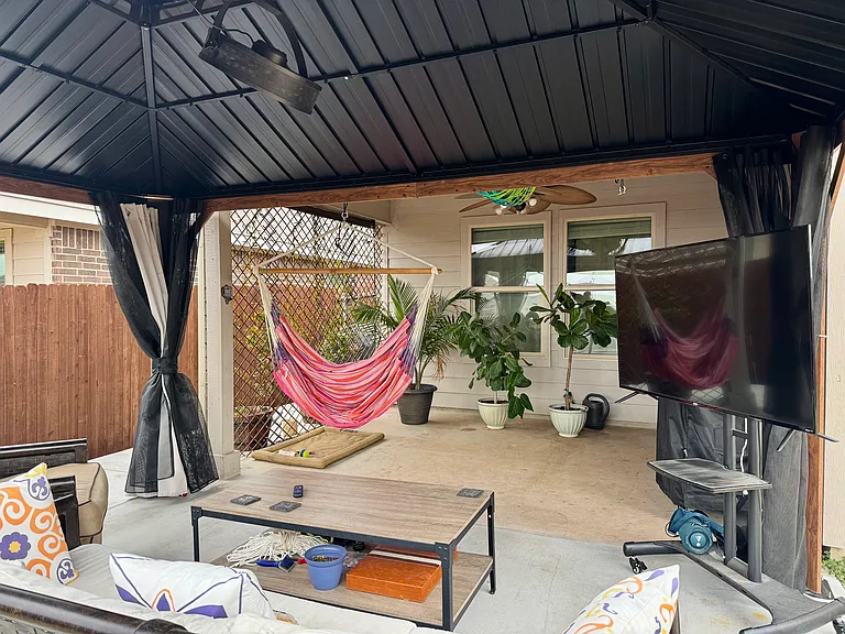 721 Whitecomb Ln — Photo 8