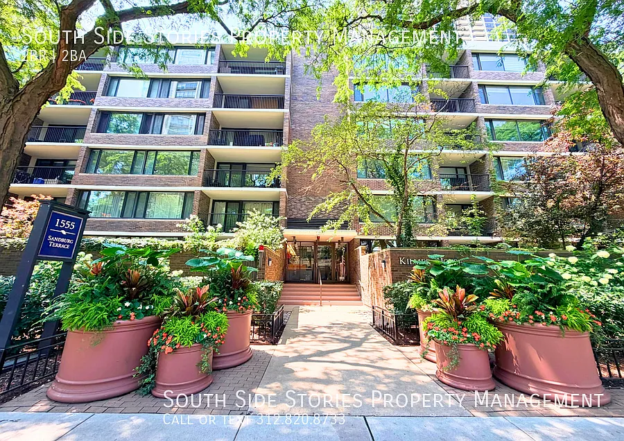 Phenomenal Gold Coast/Old Town 2 Bed/2Bth Condo for Rent! — Photo 2