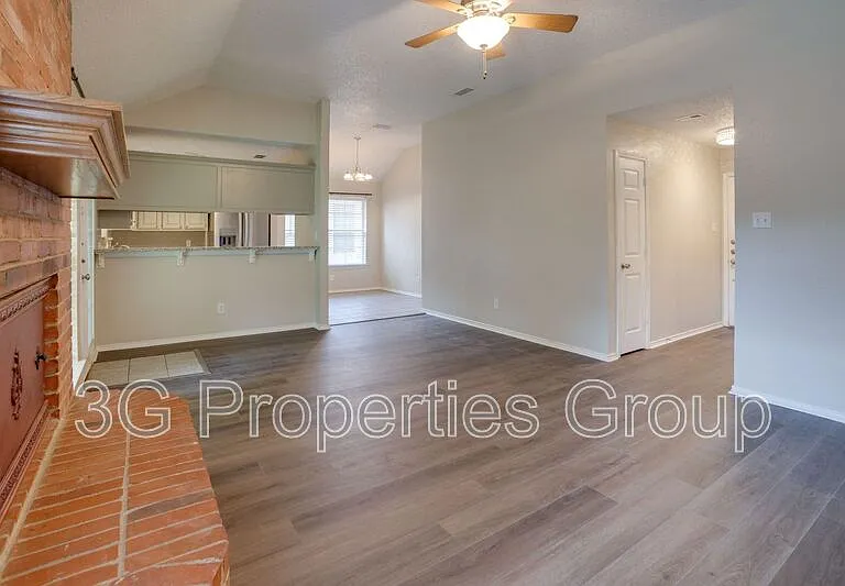 215 Linda St — Photo 5