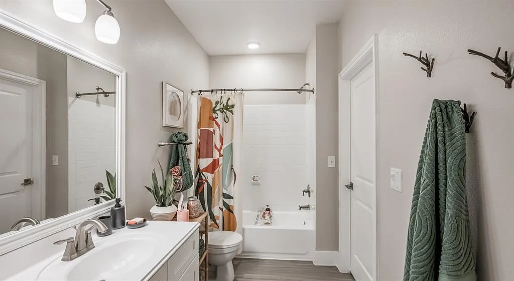 2 bed, 2.0 bath, 1149 sqft, $2,033 — Photo 4