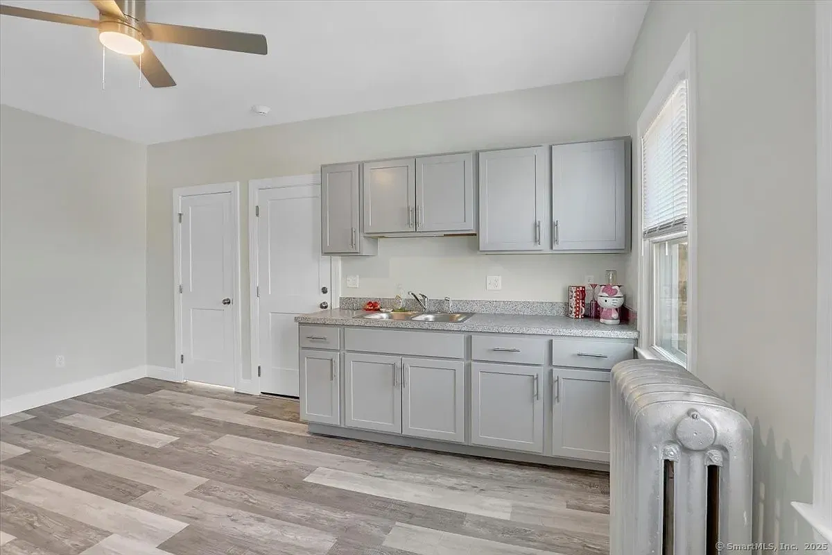 2 bed, 1200 sqft, $1,300 — Photo 3