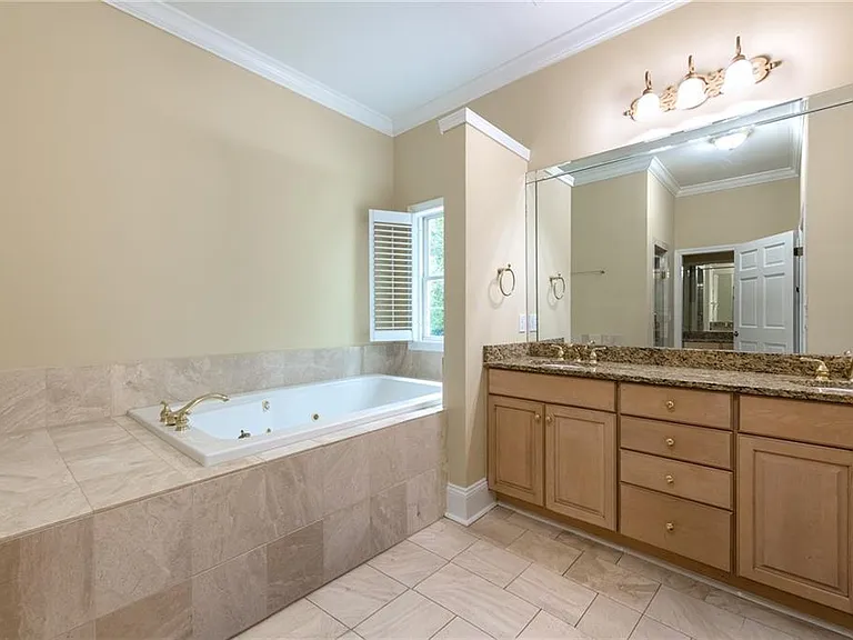 680 W Paces Ferry Rd NW — Photo 27