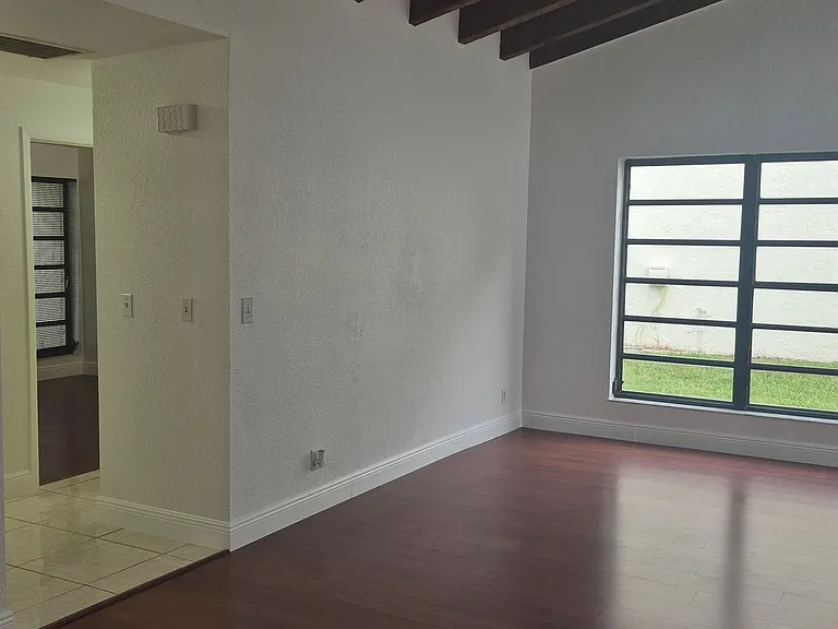 1145 NW 98th Ter #122 — Photo 4