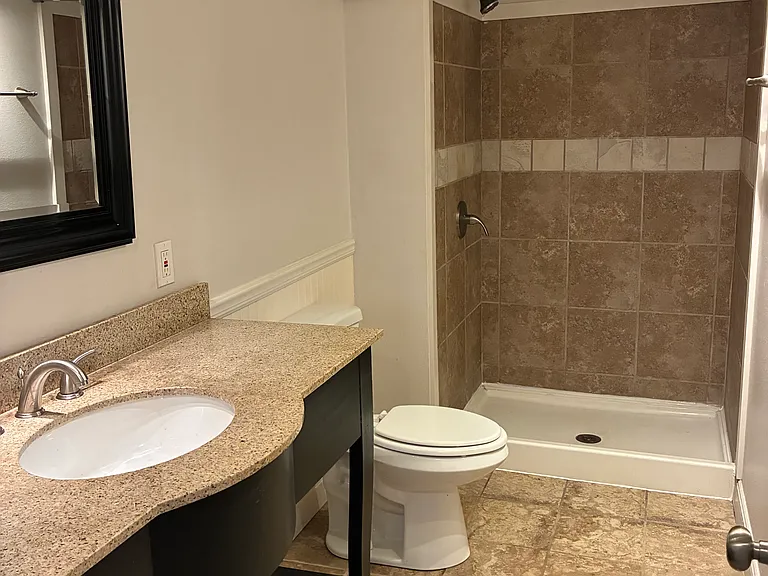 2510 Windsor St — Photo 3