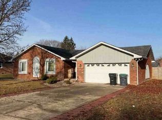 1050 Laguna Ln, Greenwood, IN 46143