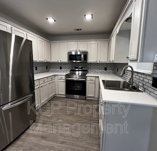 5708 Whitney Cir — Photo 5