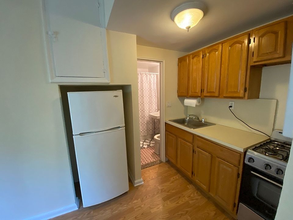 2nd image of 149 6th Ave APT 4