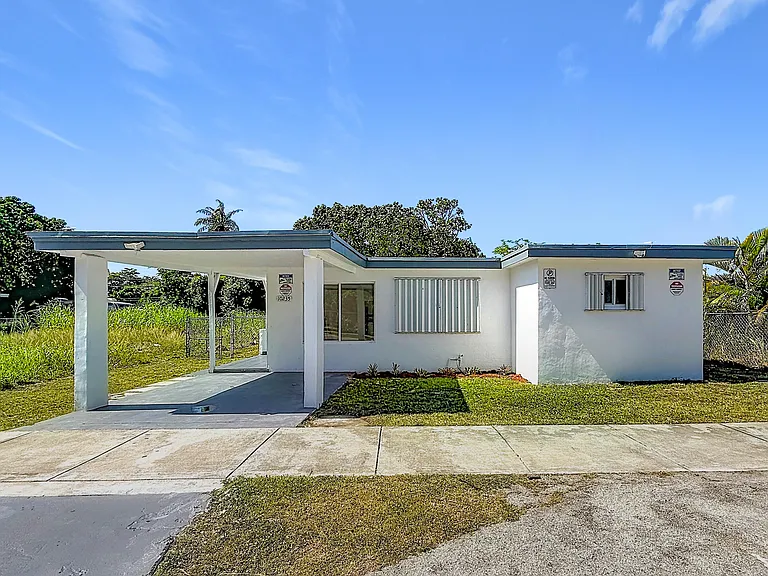 10235 SW 177th St — Photo 3