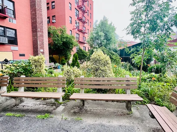 2330 Voorhies Avenue image 5 of 6