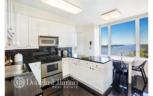 Rented by Douglas Elliman | media 35
