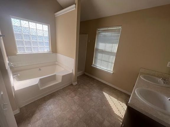 2nd image of 3507 Rosebud Park Dr
