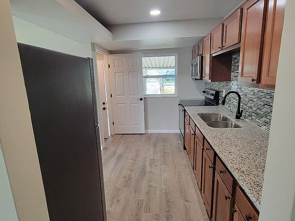 5th image of 180 Brigadoon Cir