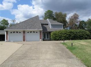 82 Wildwood Dr, Versailles, KY 40383