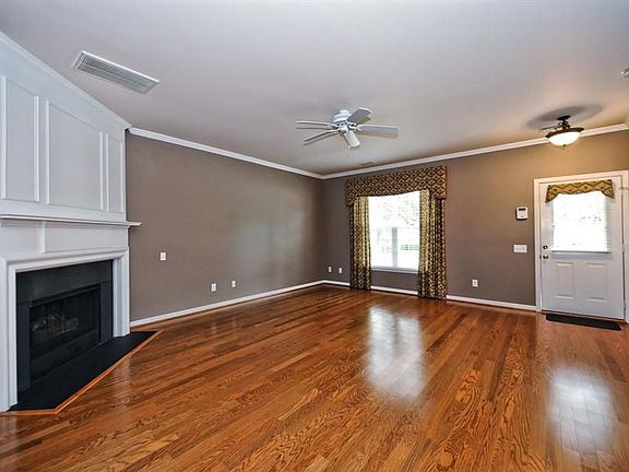 4th image of 2795 Thornbush Ct