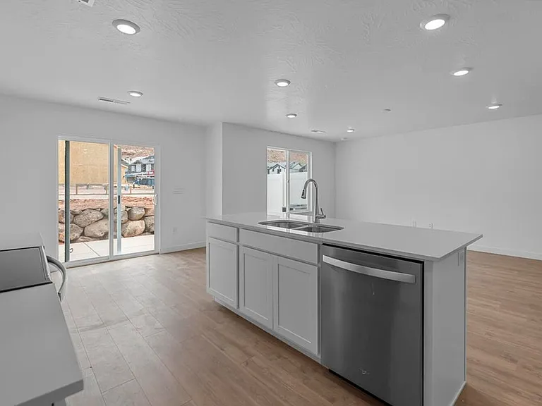 2133 S Wolverine Way — Photo 12