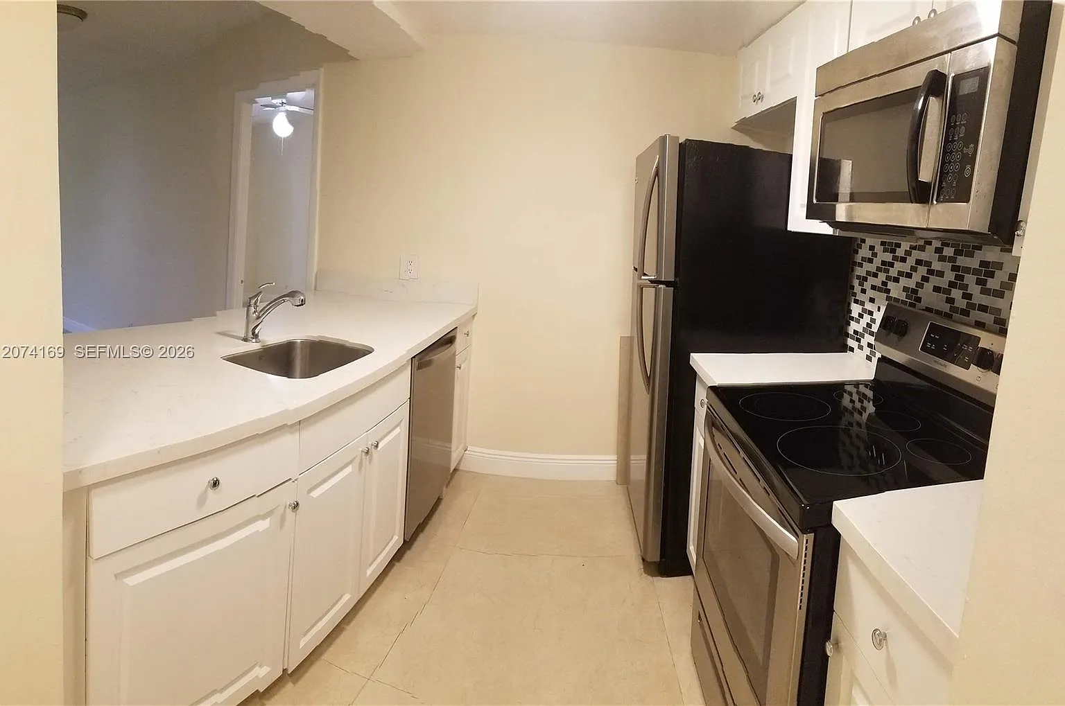 Las Vistas At Doral Condo — Photo 1