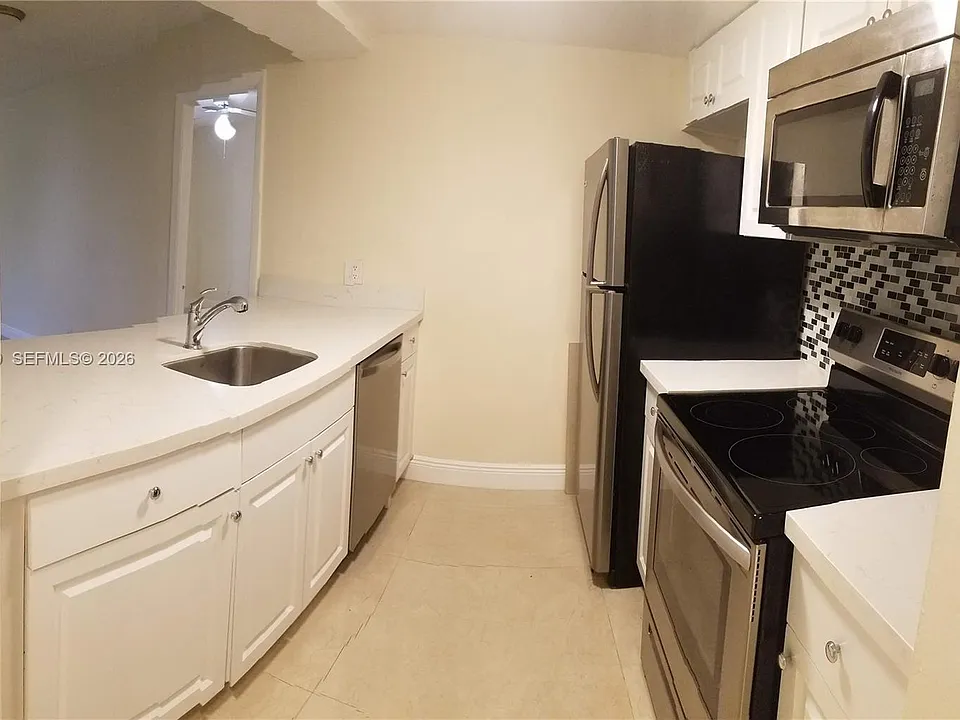 8100 Geneva Ct #438