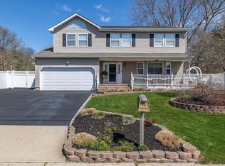 69 Presford Dr, Shirley, NY 11967