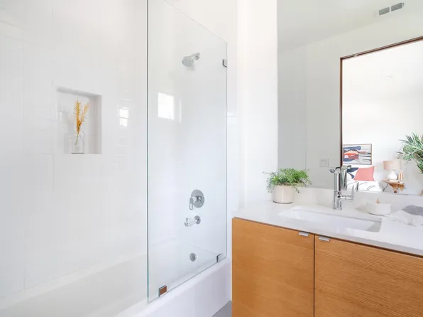 2437 Walnut Ave, Venice, CA 90291