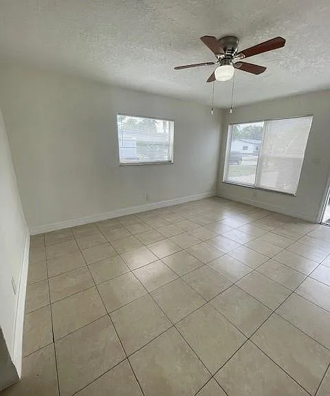 121 NW 7th Ct — Photo 10