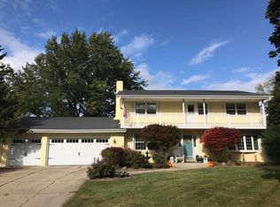 3310 W Colette Ct, Mequon, WI 53092