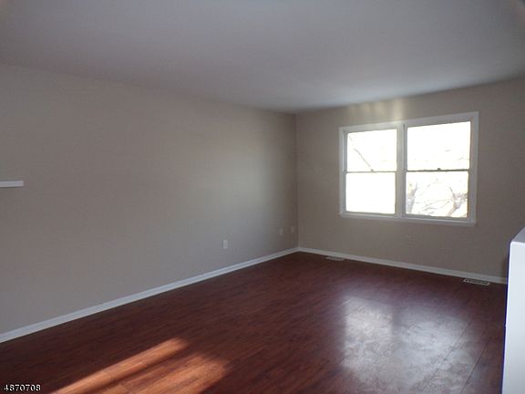 2nd image of 914 Columbus Ave