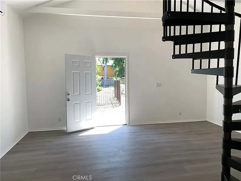 5820 Calvin Ave — Photo 5