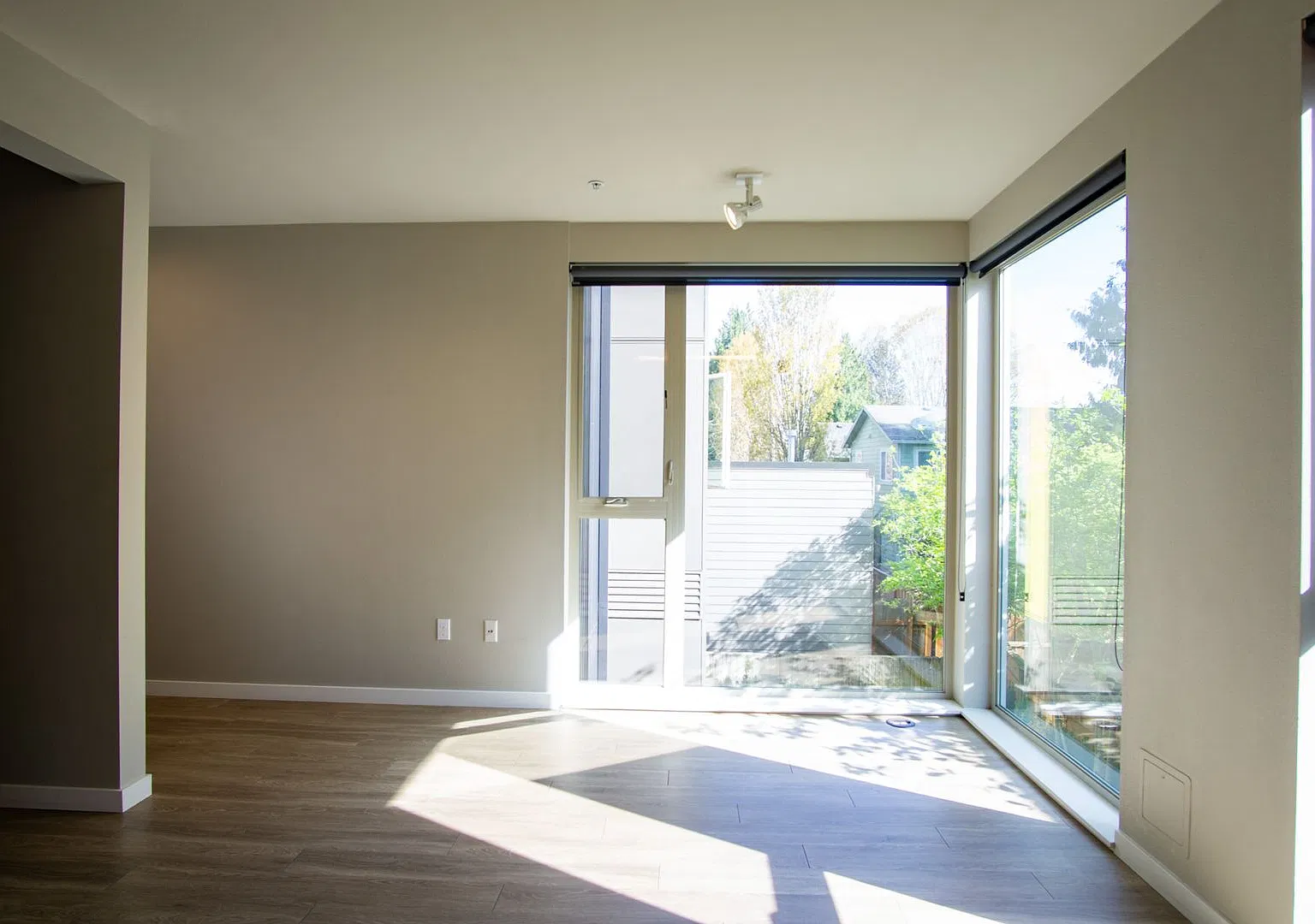 2nd Floor 1-Bedroom w/Dishwasher, W/D, and Condo Finishes! — Photo 4