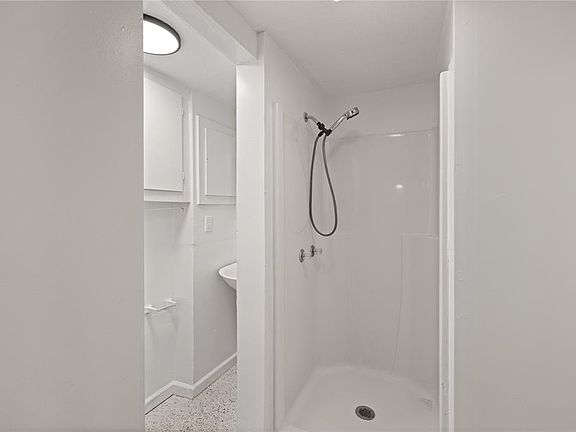 5th image of 630 S Park St #4