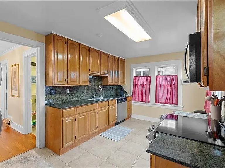 4007 Genessee St — Photo 17