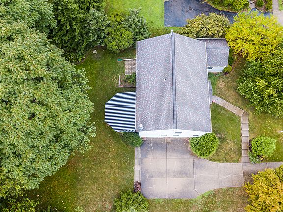 2nd image of 205 Saint Andrew Ct