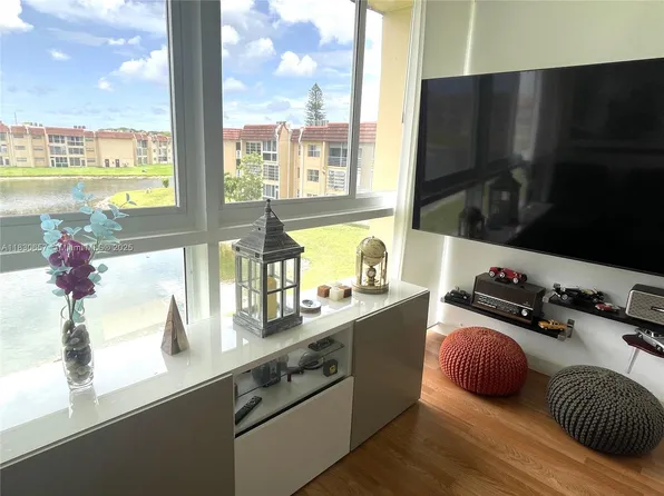 8951 Sunrise Lakes Blvd APT 310, Sunrise, FL 33322