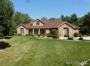 2 Willow Creek Dr, Highland, IL 62249