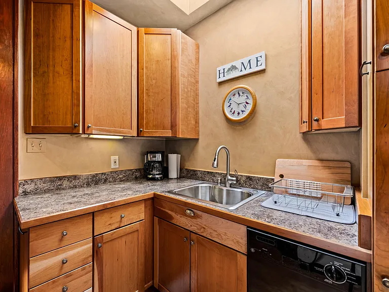 141 W Archer Pl — Photo 11