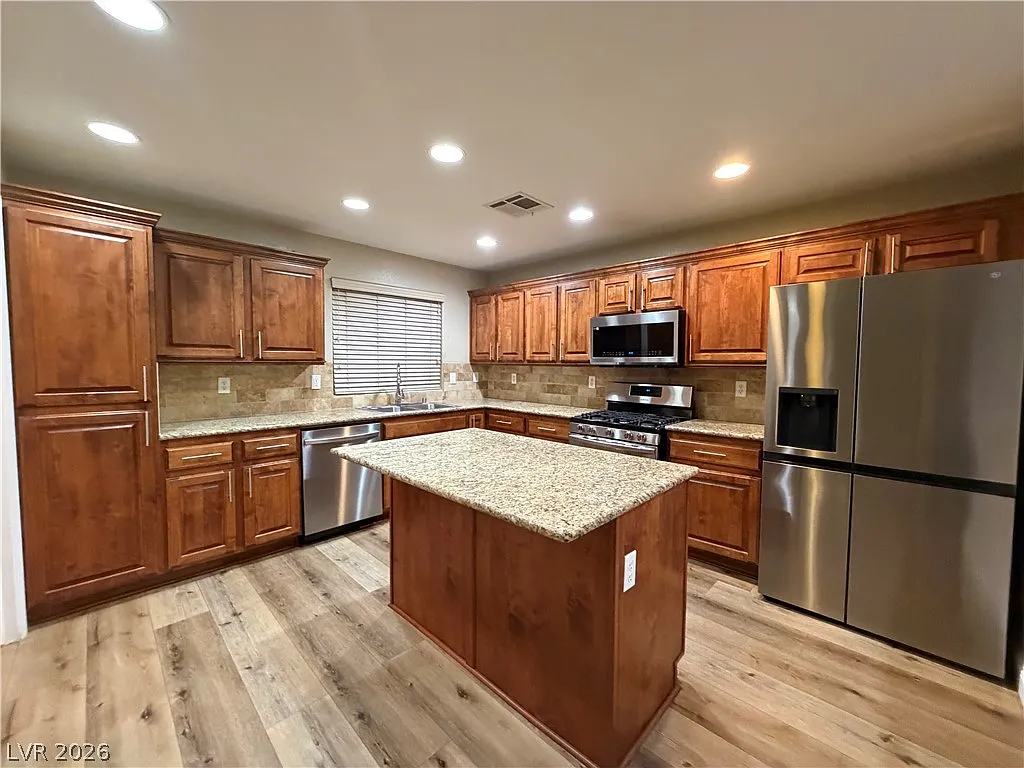 3 bed, 3.5 bath, 1686 sqft, $2,200 — Photo 1