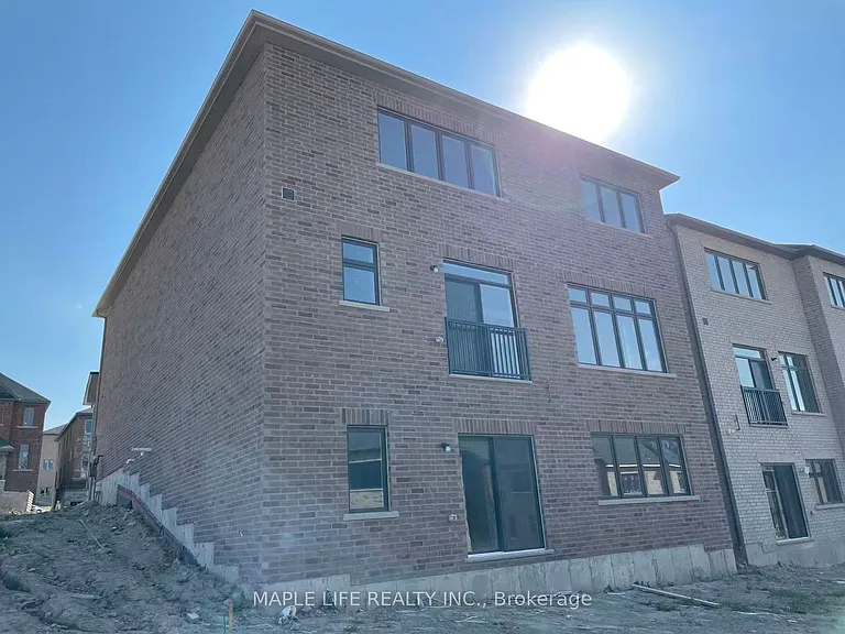 162 Rowe St — Photo 17