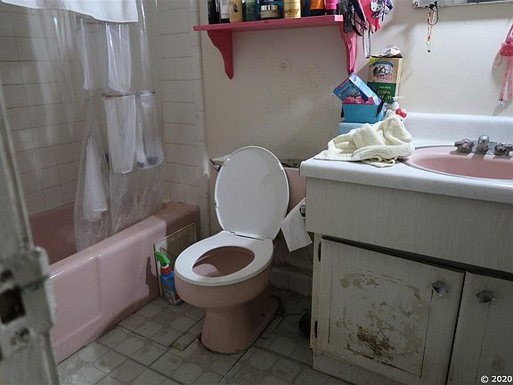 5th image of 2830 NE 16th Dr
