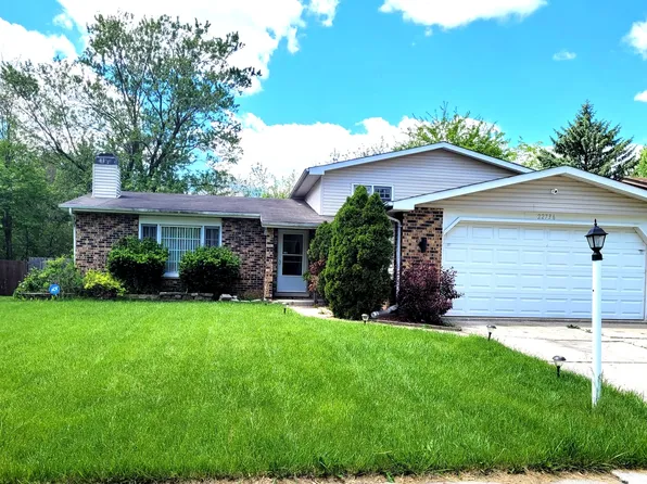 22736 Lakeshore Dr, Richton Park, IL 60471