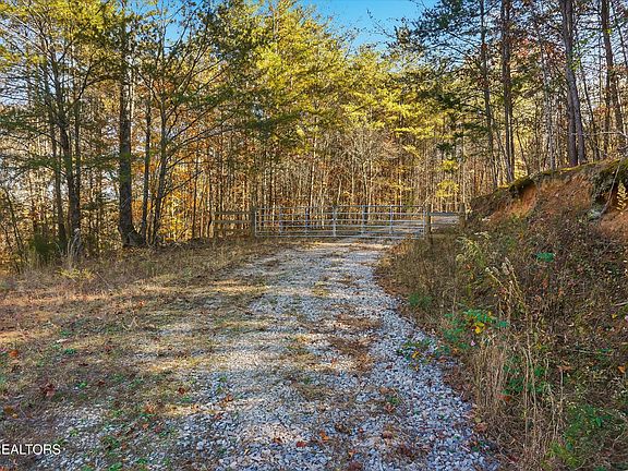 5th image of 1518 Tom McCall Rd