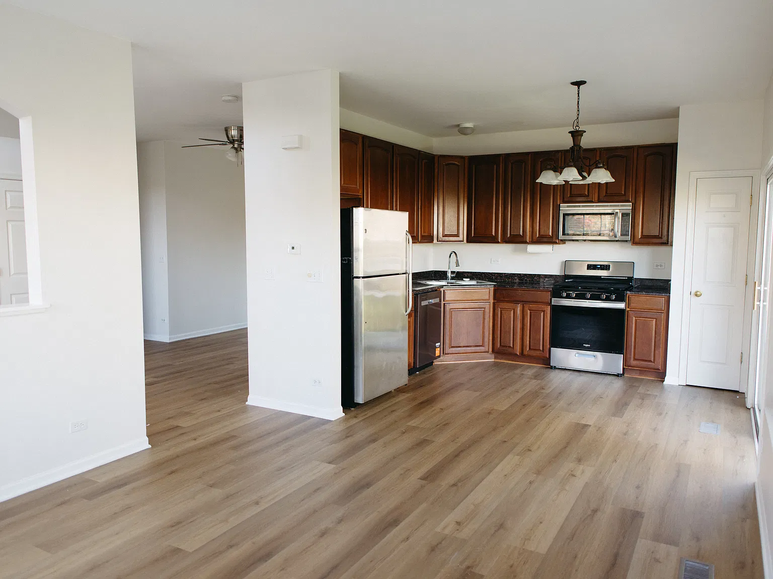 2 bed, 1455 sqft, $2,350 — Photo 2