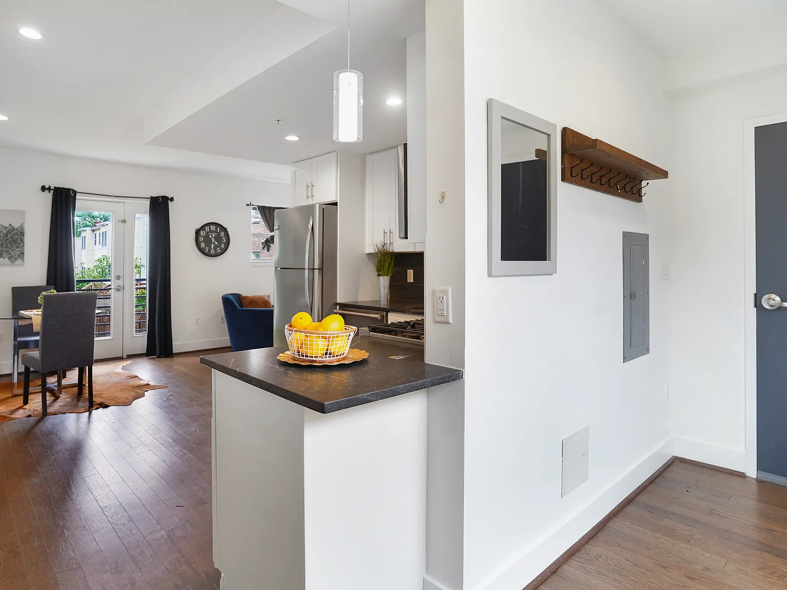 1 bed, 668 sqft, $2,100 — Photo 2
