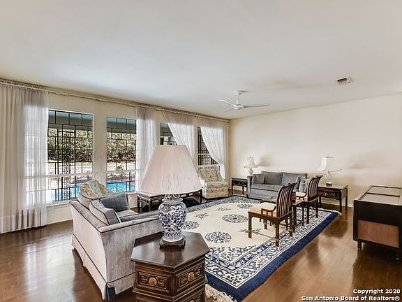 3rd image of 4019 Sylvanoaks Dr
