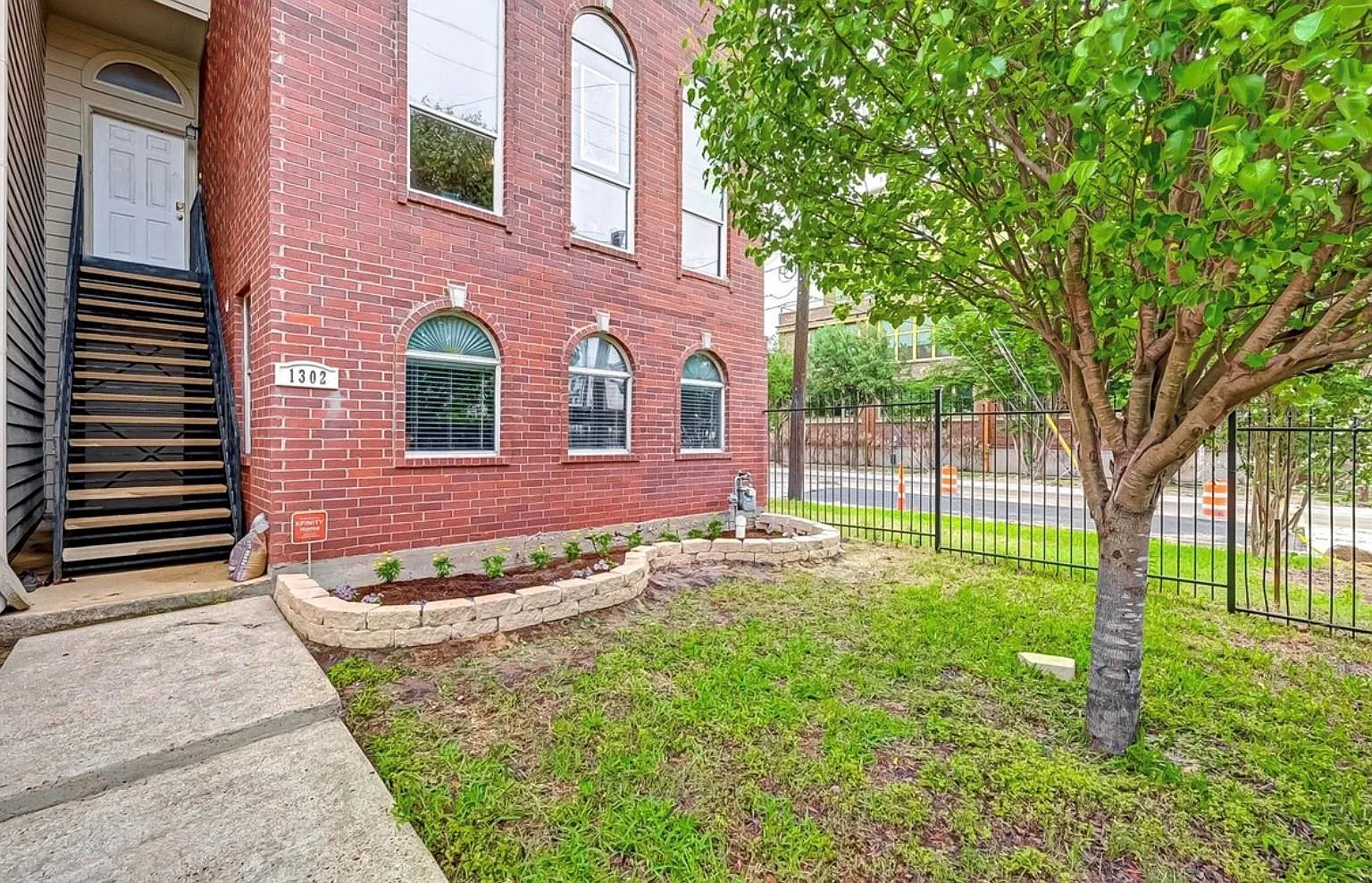 3 bed, 2.5 bath, 2587 sqft, $2,500 — Photo 1