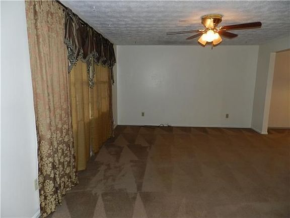 3rd image of 2122 Apple Tree Dr