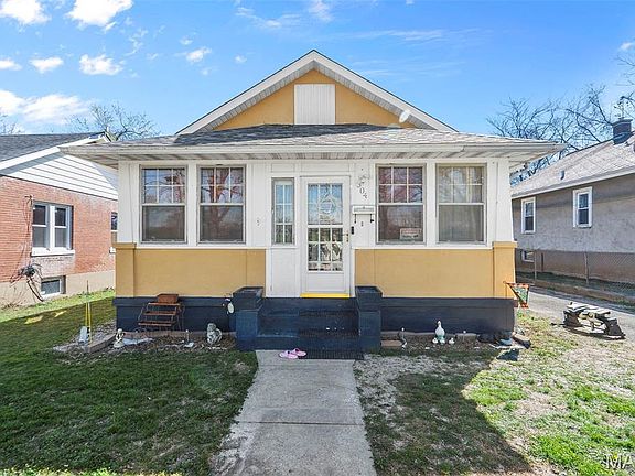 2nd image of 604 N Fountain St
