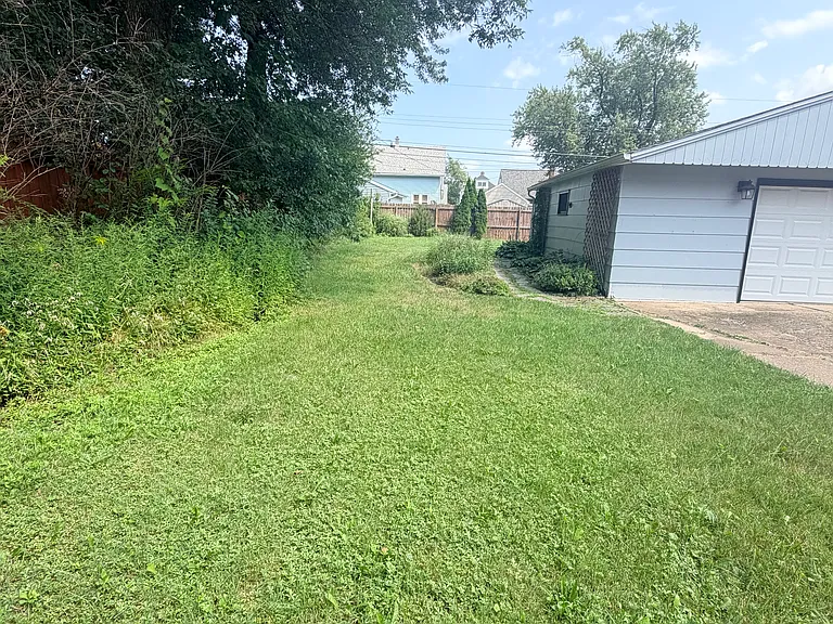 265 University Ave — Photo 21