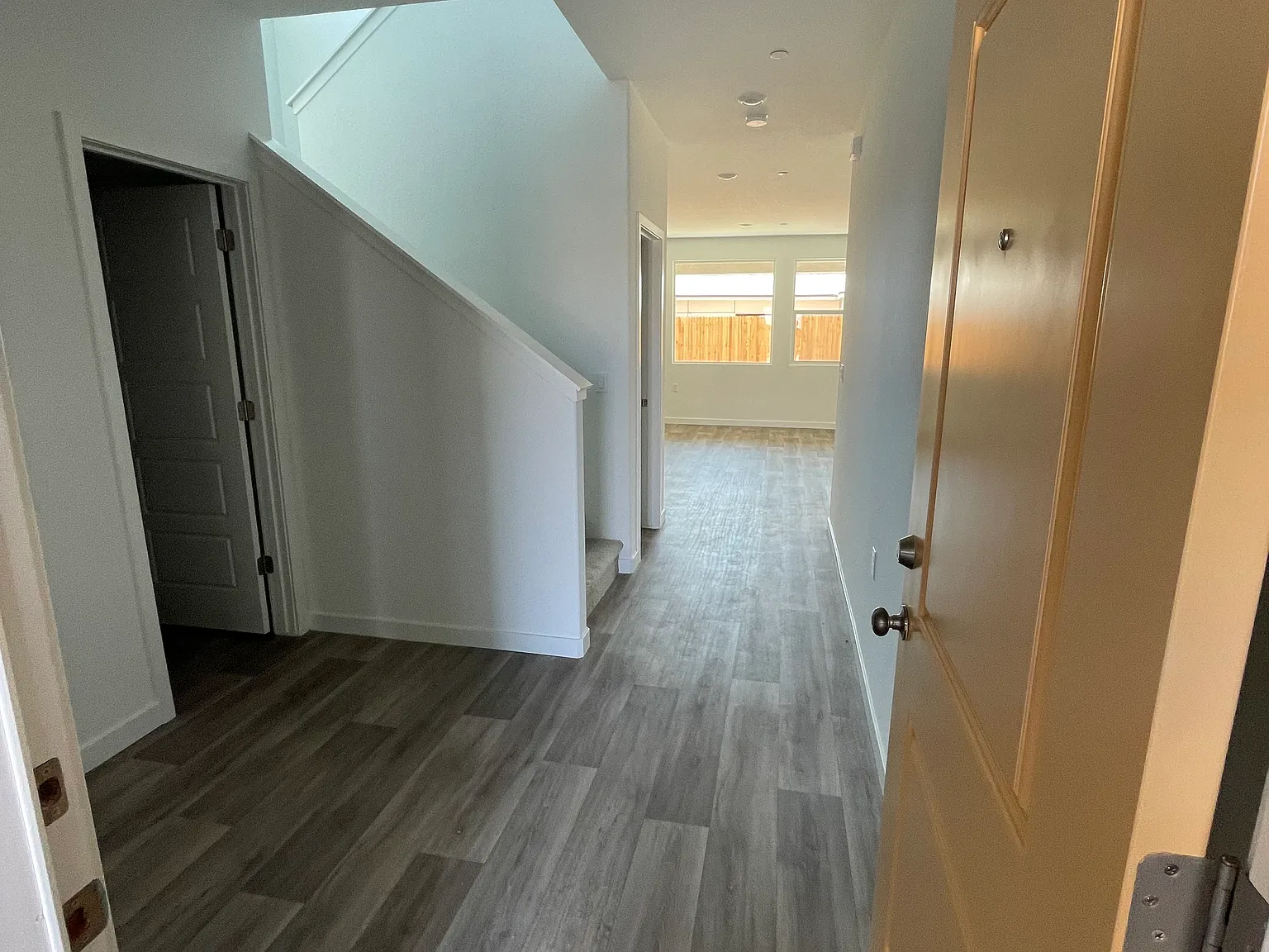4 bed, 2103 sqft, $3,000 — Photo 3
