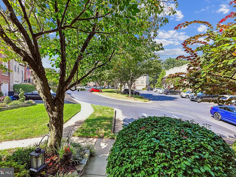 7445 Gillingham Row — Photo 29