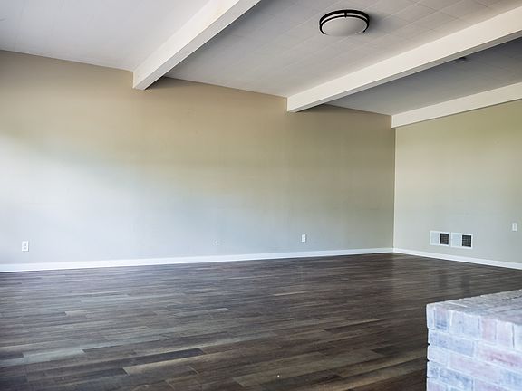 3rd image of 2581 Fairlane Dr