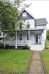 1018 Irving St NE photo 1